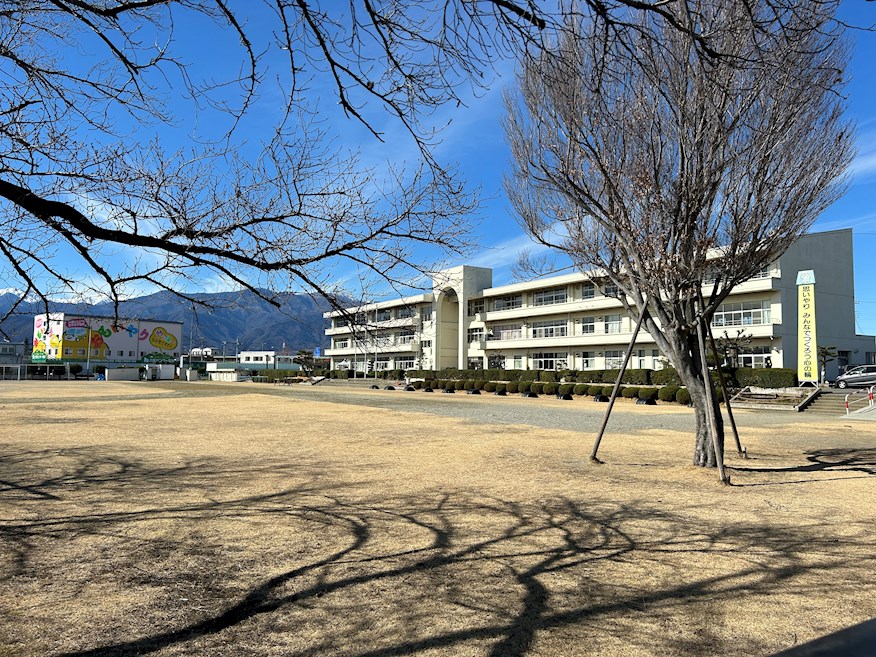 甲斐市西八幡　中古 小学校