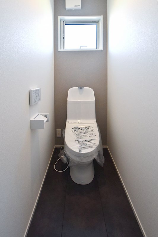 甲府市池田1丁目 No1 新築長期優良住宅「シンプる。」  内観写真（トイレ）