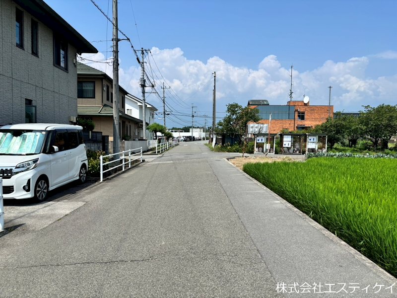 中央市臼井阿原　中古 現地写真（前面道路含む現地写真）