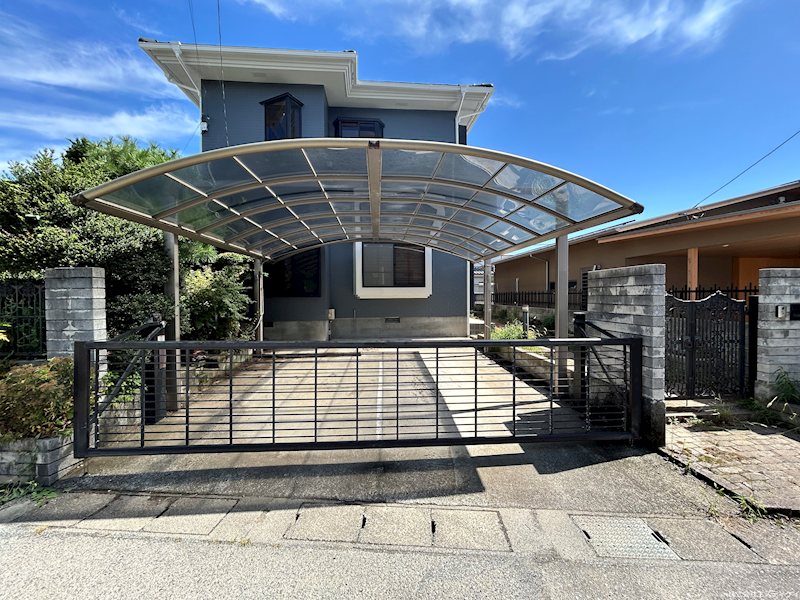 甲府市貢川本町　中古 現地写真（駐車場）