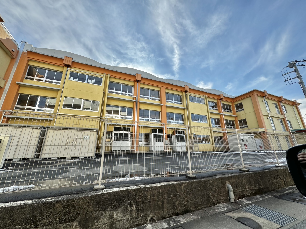 甲府市貢川本町　中古 小学校