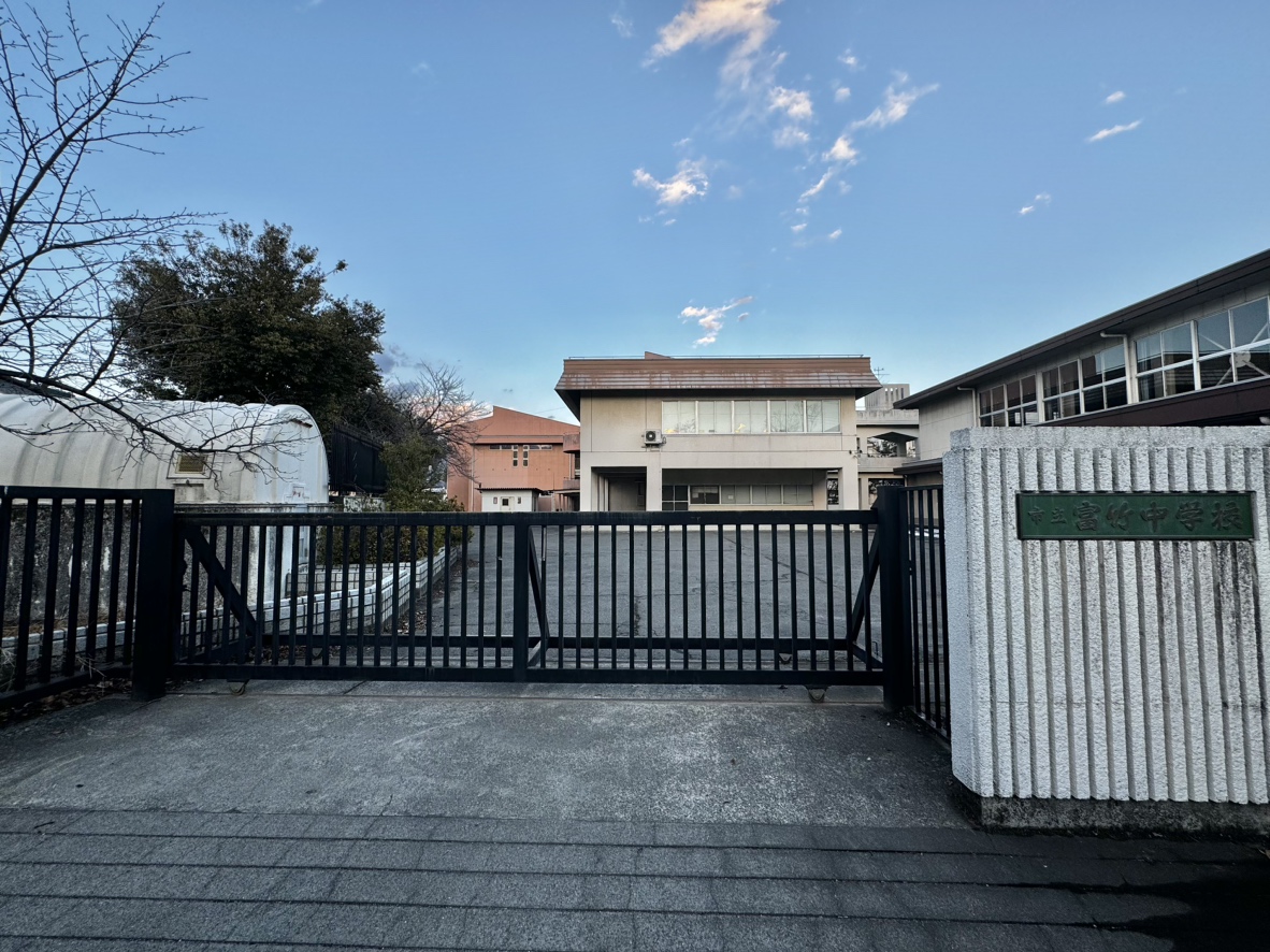 甲府市貢川本町　中古 中学校