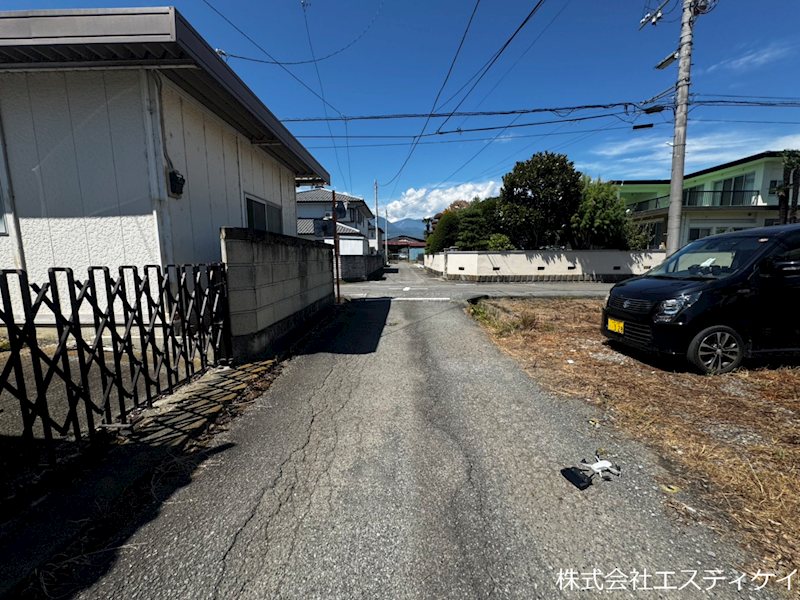 山梨県南アルプス市東南湖 現地写真（前面道路含む現地写真）