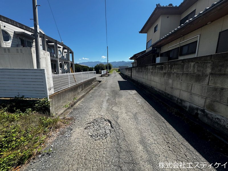 山梨県南アルプス市東南湖 現地写真（前面道路含む現地写真）