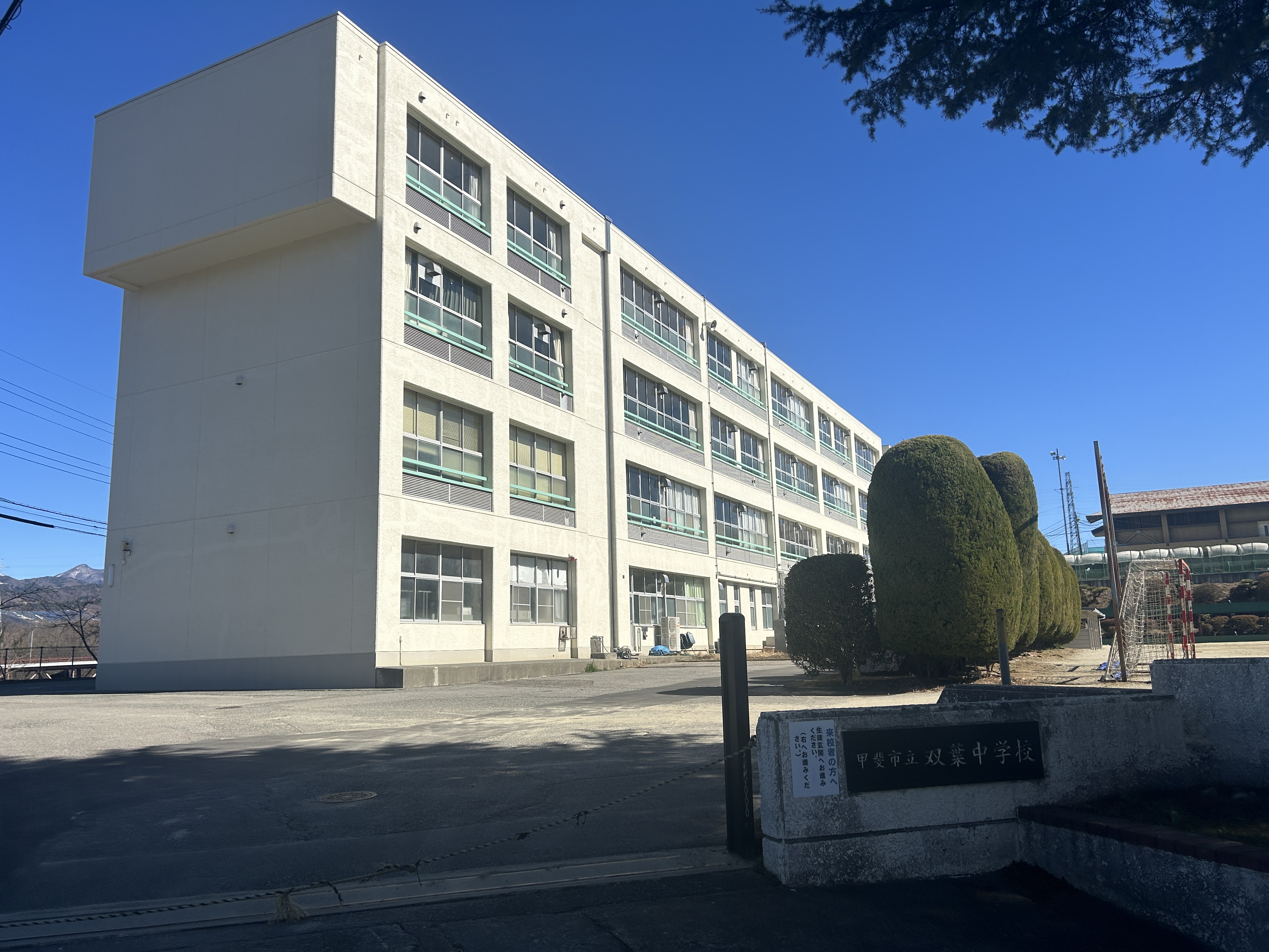 甲斐市宇津谷　中古 中学校
