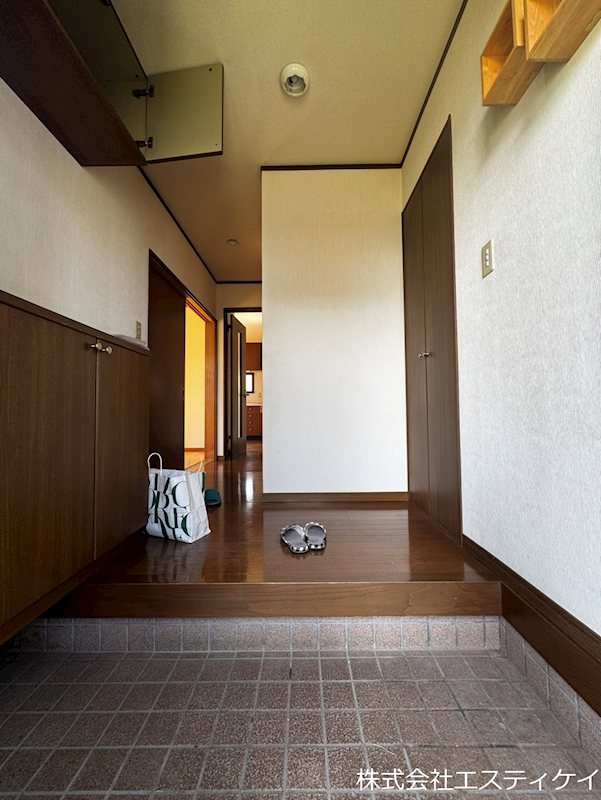昭和町河西　中古 現地写真（玄関）