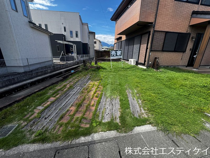 昭和町河西　中古 現地写真（駐車場）