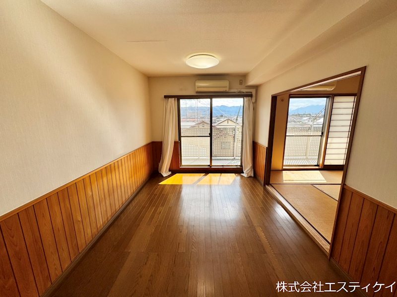 山梨県甲府市里吉４丁目 内観写真（リビング）