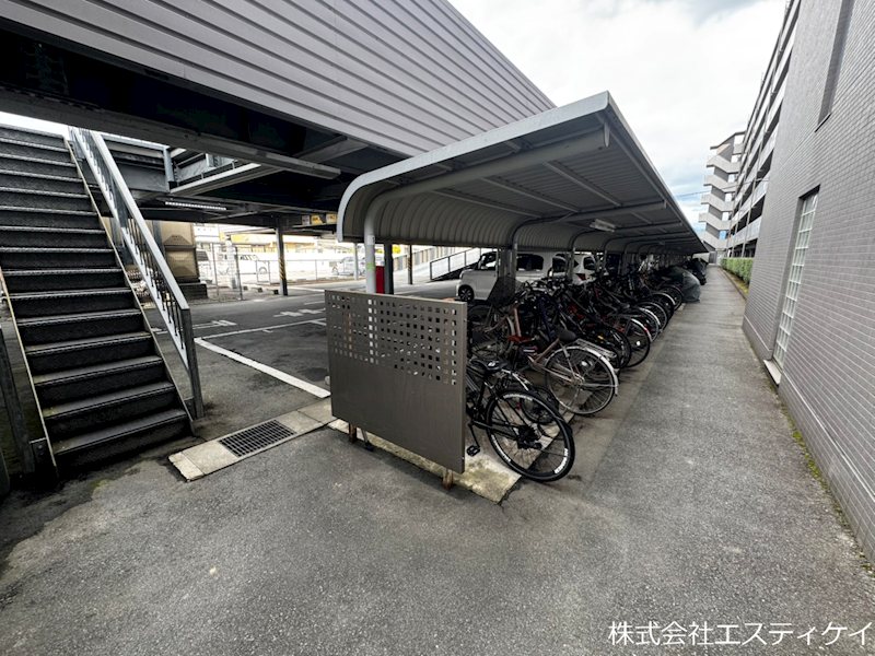 山梨県甲府市里吉４丁目 共用部写真（駐車場）