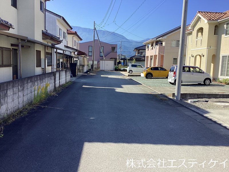 南アルプス市藤田　中古 現地写真（前面道路含む現地写真）