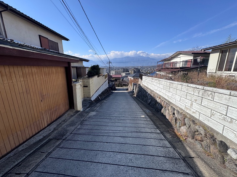 山梨県甲府市羽黒町 現地写真（前面道路含む現地写真）
