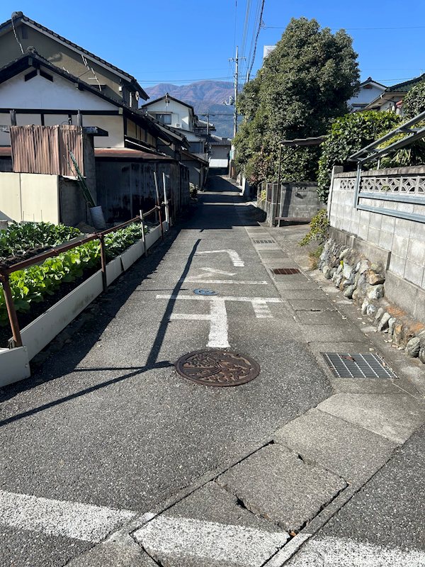 南アルプス市鮎沢　土地 現地写真（前面道路含む現地写真）