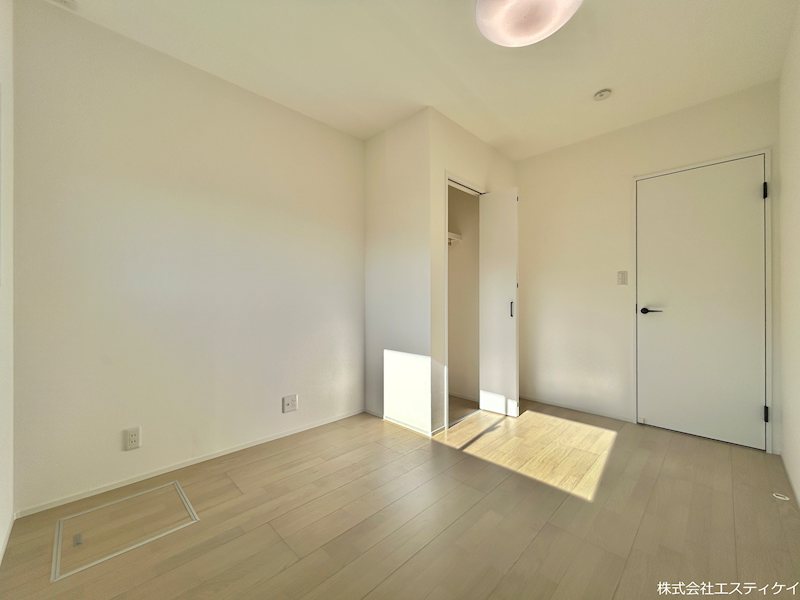 南アルプス市飯野　中古  内観写真（リビング以外の居室）