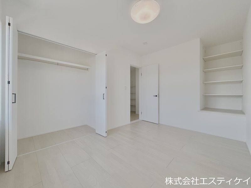 南アルプス市飯野　中古  内観写真（リビング以外の居室）