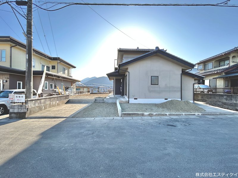 南アルプス市飯野　中古  現地写真（駐車場）