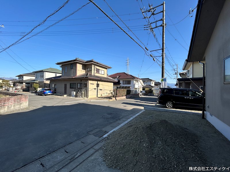 南アルプス市飯野　中古  現地写真（前面道路含む現地写真）