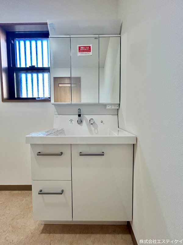 南アルプス市鏡中條　中古 内観写真（洗面台・洗面所）