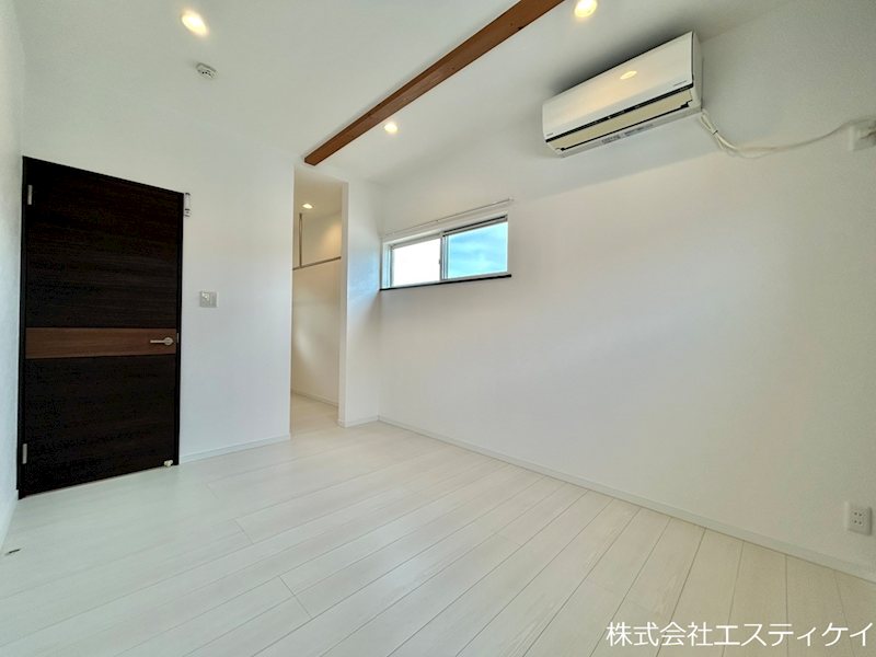 甲府市里吉４丁目　中古 内観写真（リビング以外の居室）