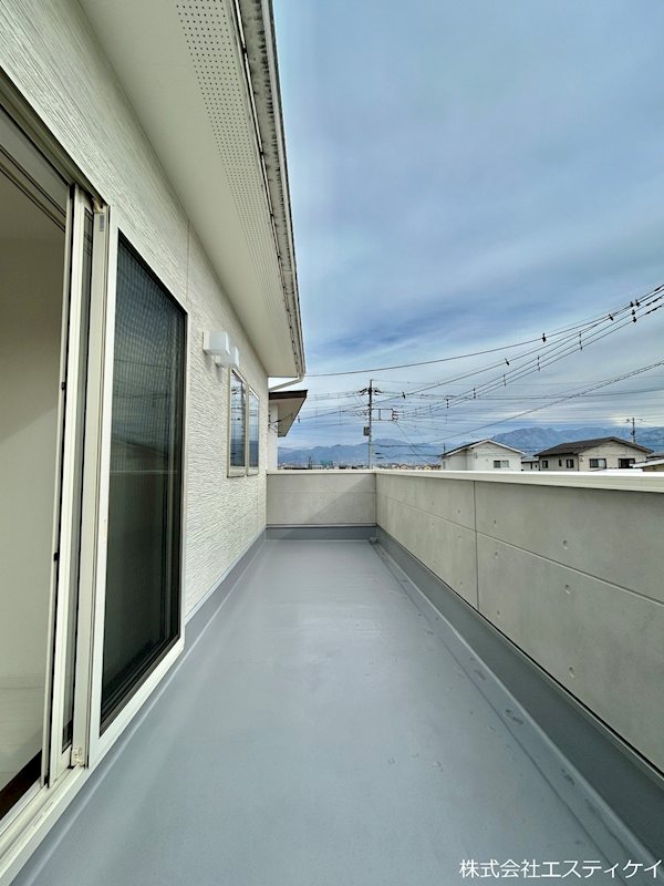 甲府市里吉４丁目　中古 現地写真（バルコニー）