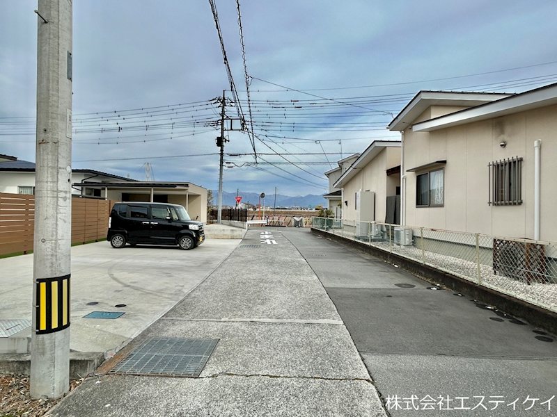 甲府市里吉４丁目　中古 現地写真（前面道路含む現地写真）