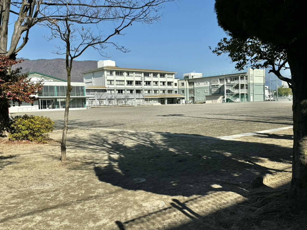 甲府市里吉４丁目　中古 小学校