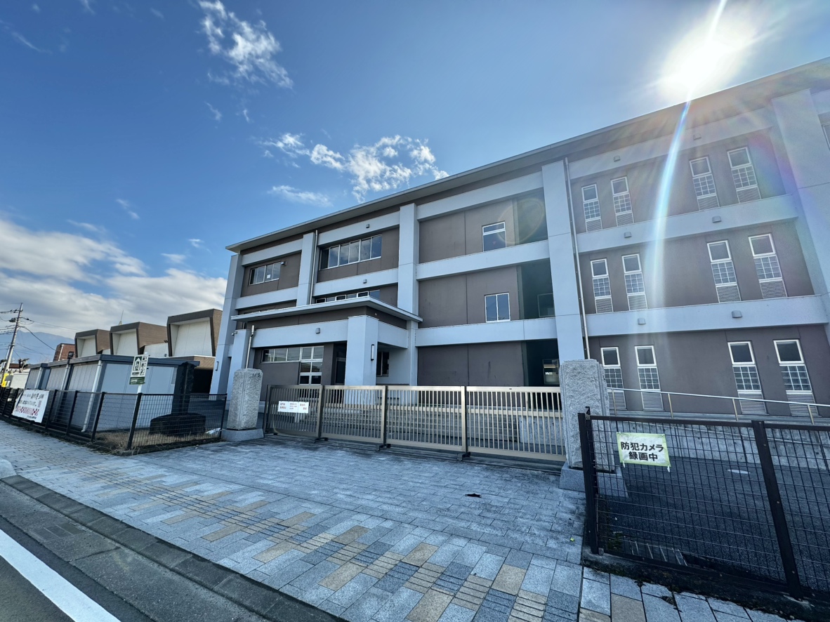 笛吹市石和町河内　4区画分譲地　No.4 中学校