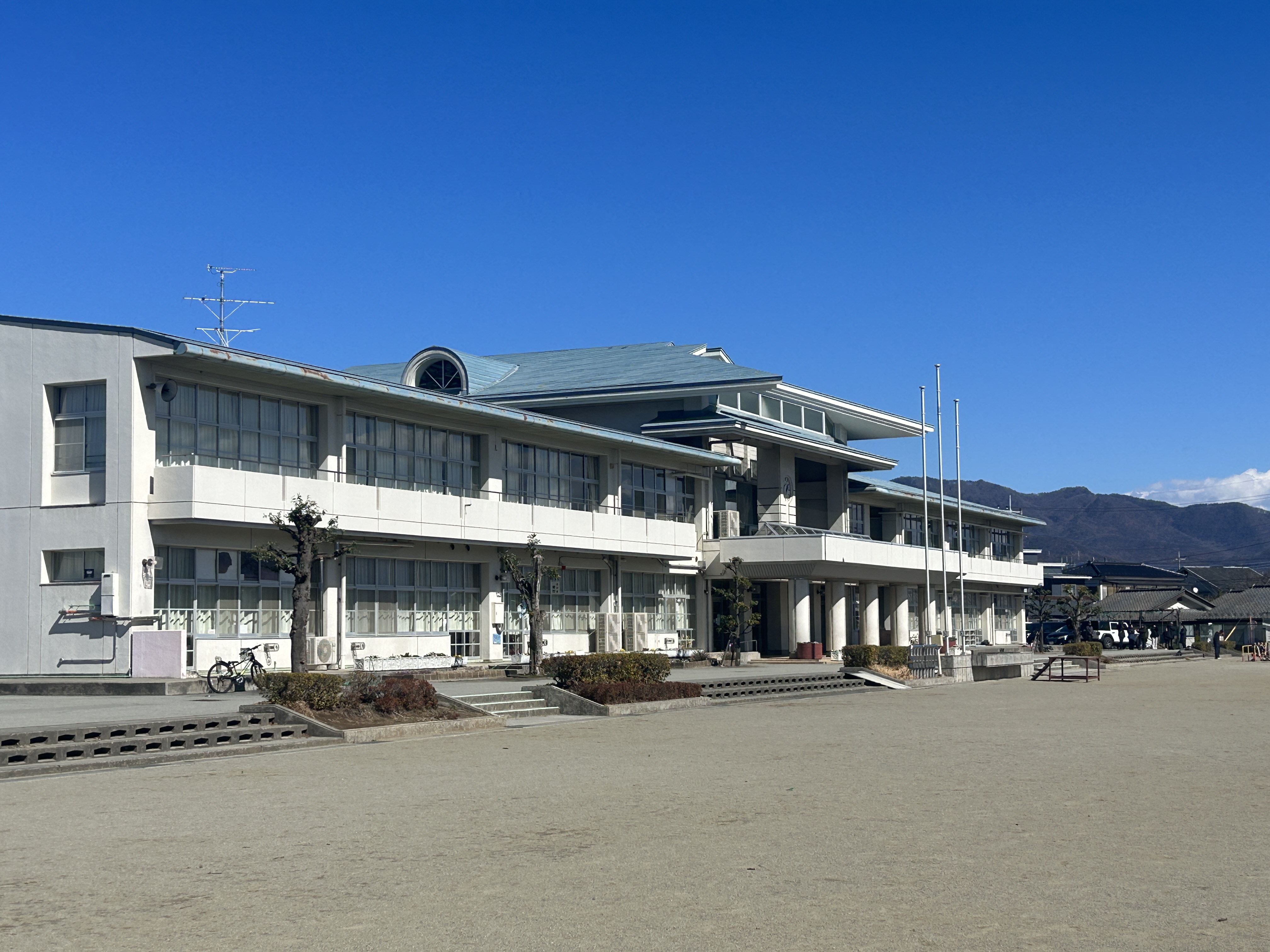 甲斐市富竹新田　中古 小学校