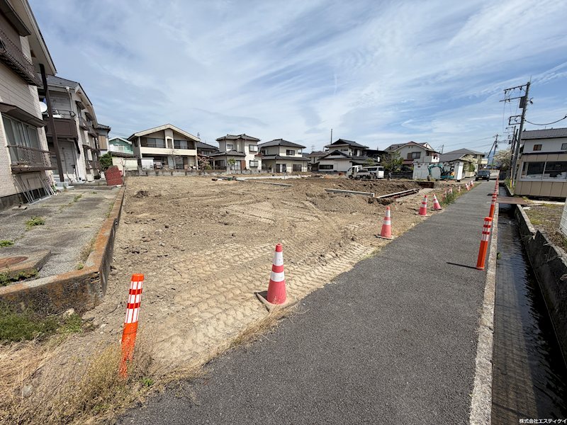 甲斐市篠原3区画分譲地　区画３ 現地写真（前面道路含む現地写真）