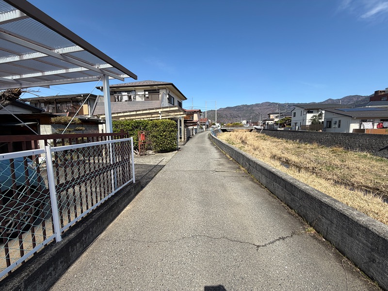 山梨県甲府市塩部１丁目 現地写真（前面道路含む現地写真）