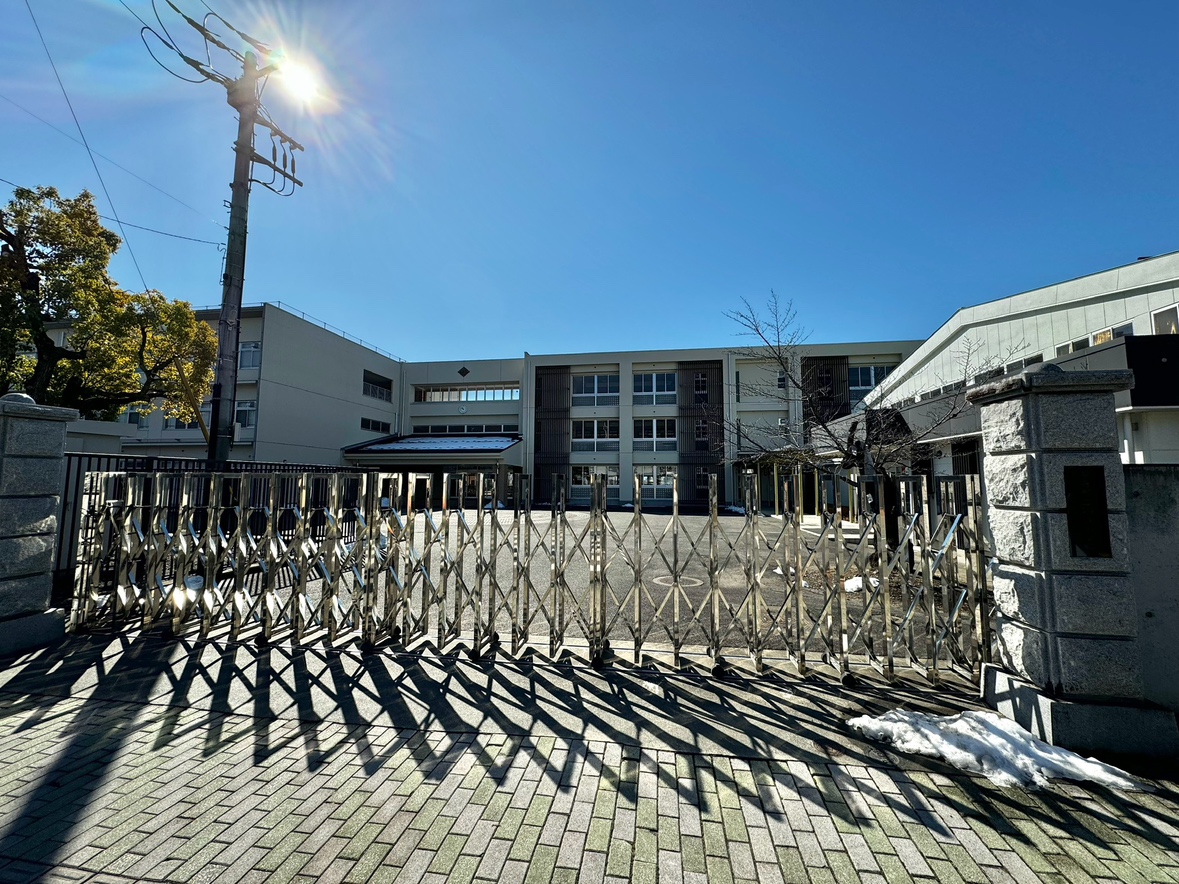 山梨県甲府市塩部１丁目 小学校