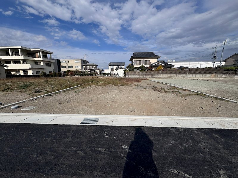 南アルプス市藤田区画③新築住宅「シンプる。」   現地写真（前面道路含む現地写真）