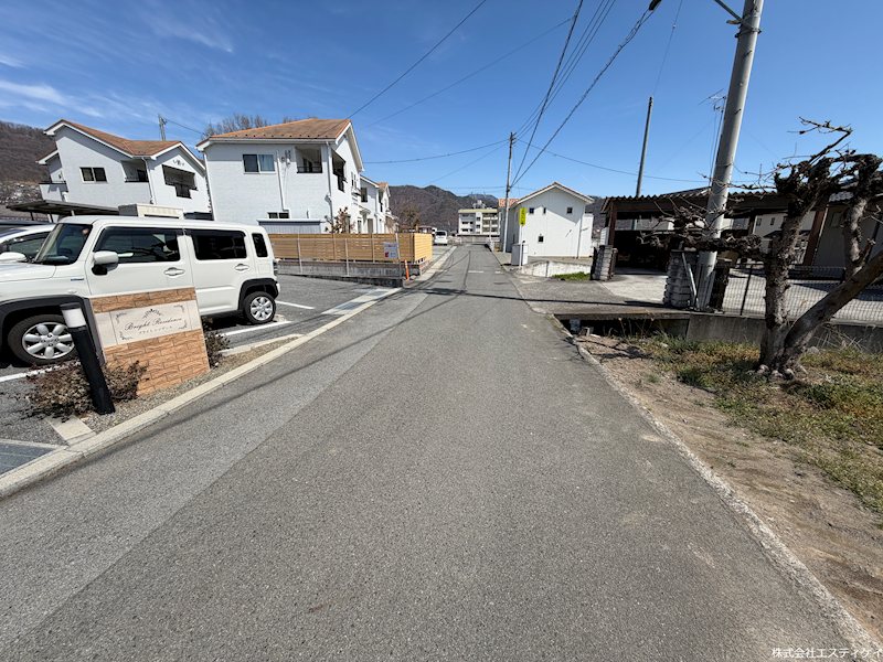 甲斐市島上条　土地 現地写真（前面道路含む現地写真）