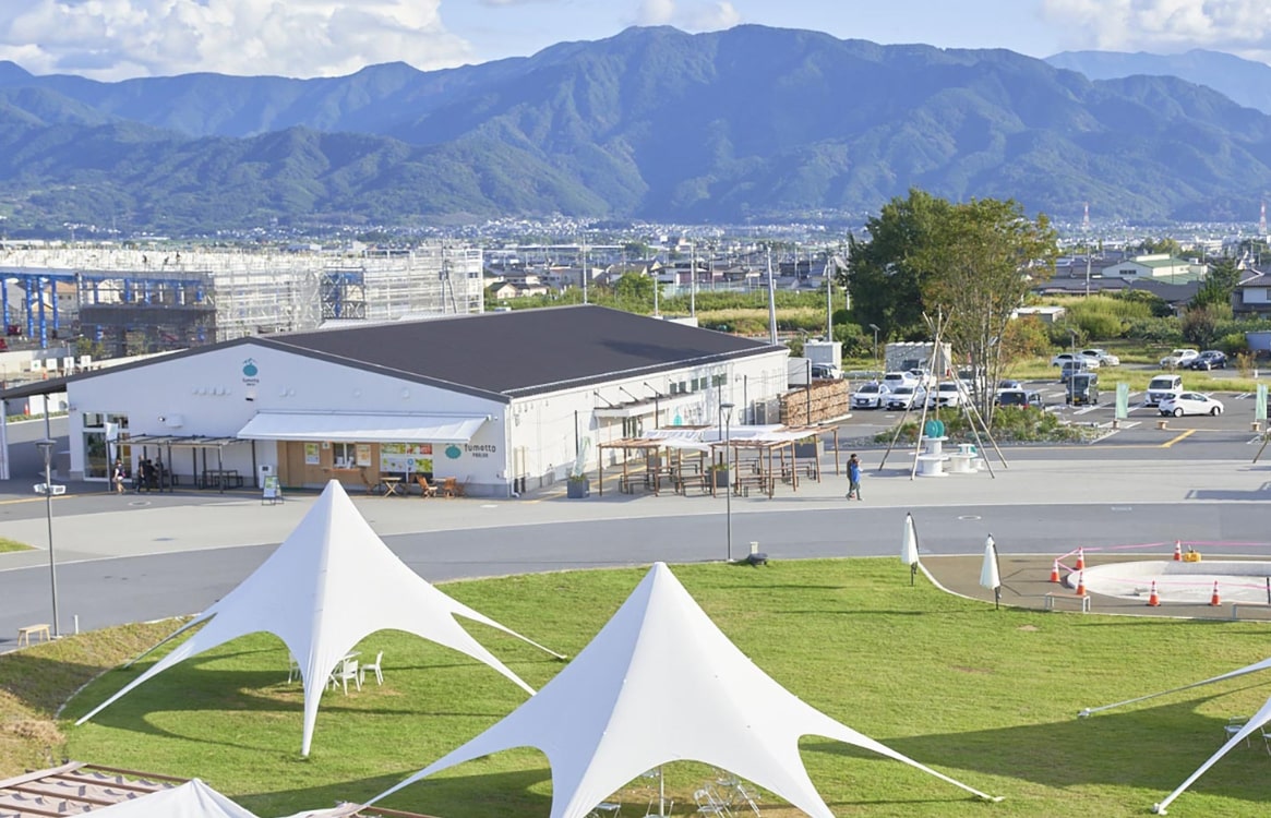 山梨県南アルプス市寺部 ショッピング施設