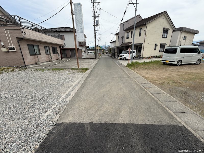 南アルプス市小笠原　土地 現地写真（前面道路含む現地写真）