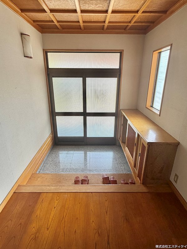 南アルプス市曲輪田　中古 現地写真（玄関）