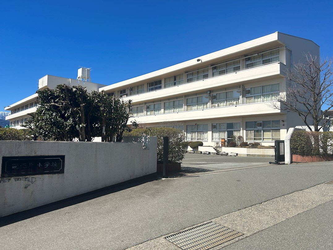 甲斐市竜王　中古 小学校