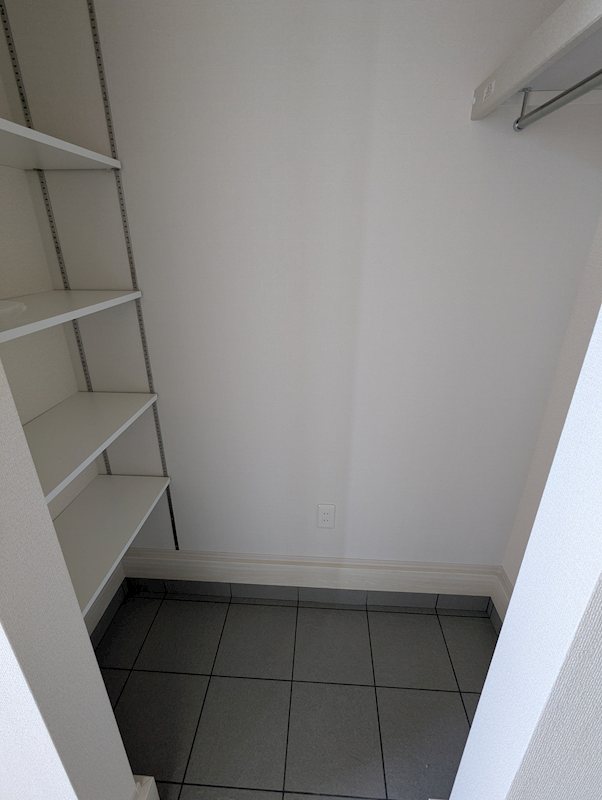府中市幸町第5　全3棟 　2号棟 現地写真（玄関）