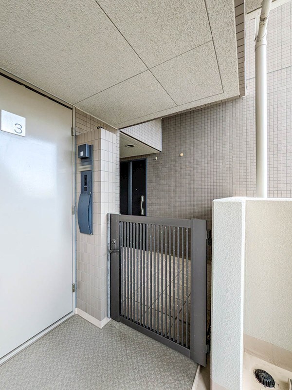 セレナヴィータ新浦安E棟 現地写真（玄関）