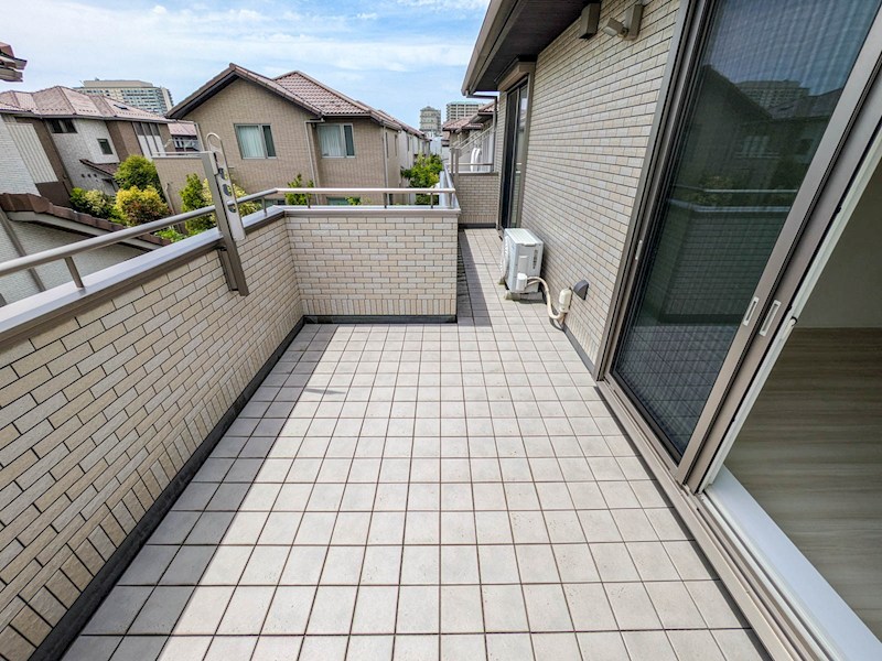 浦安市日の出6丁目戸建 現地写真（バルコニー）