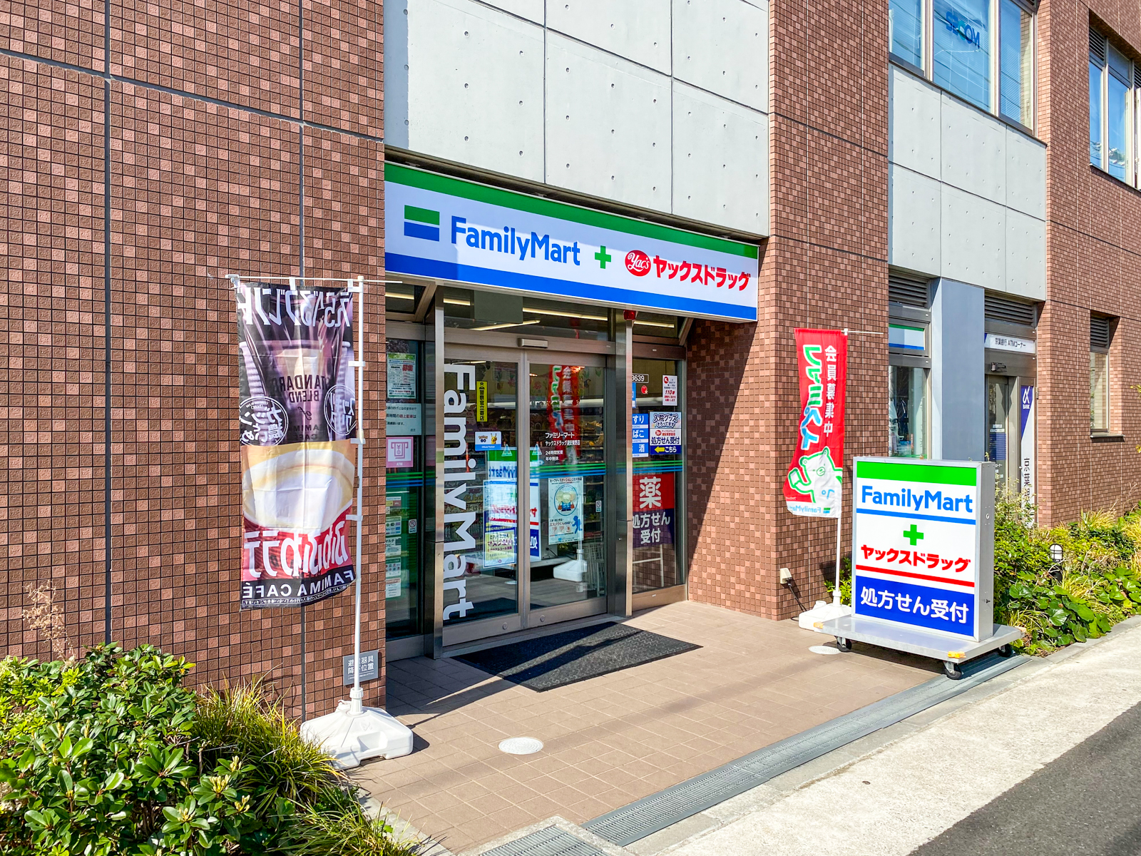 LUMISIA浦安舞浜 コンビニ
