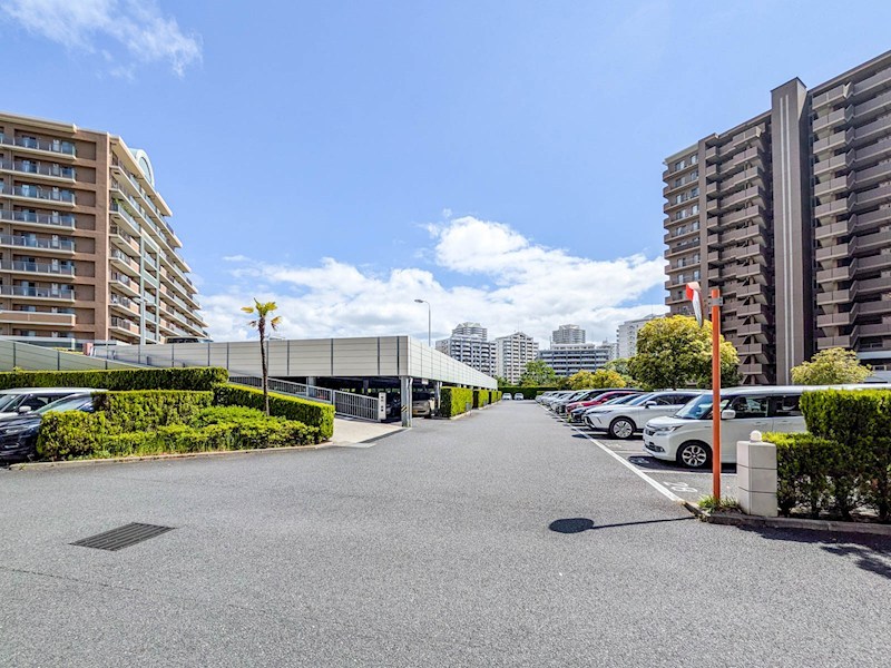 ラディアンコースト新浦安 共用部写真（駐車場）
