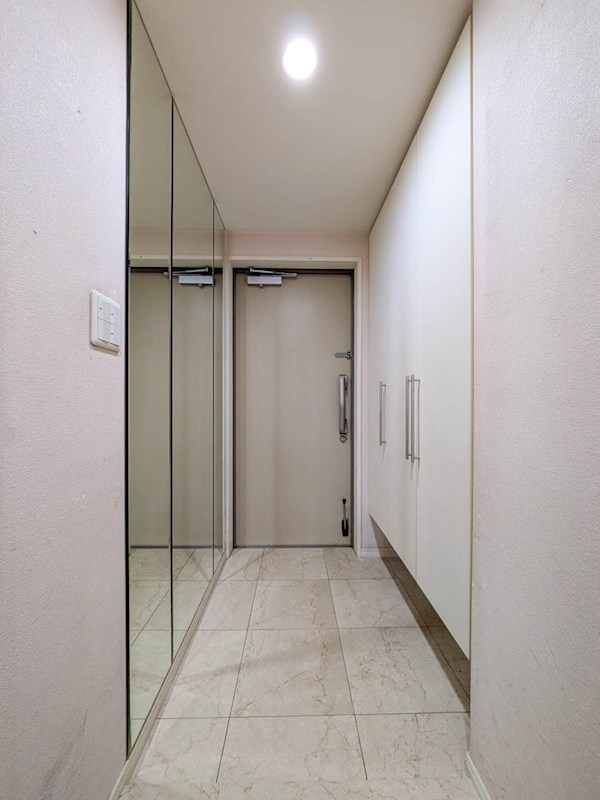 クレストフォルム新浦安グランデッツァ 現地写真（玄関）