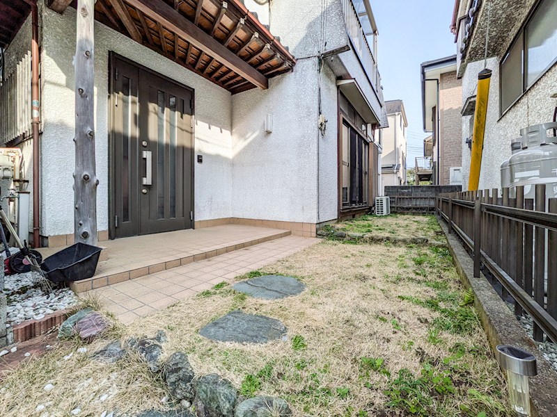 浦安市海楽1丁目戸建 現地写真（庭）