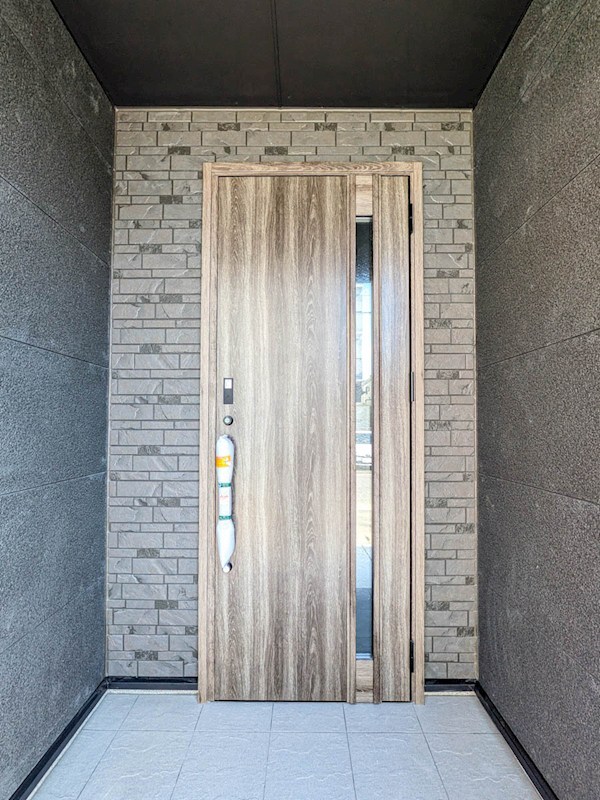 浦安市堀江1丁目新築戸建 現地写真（玄関）