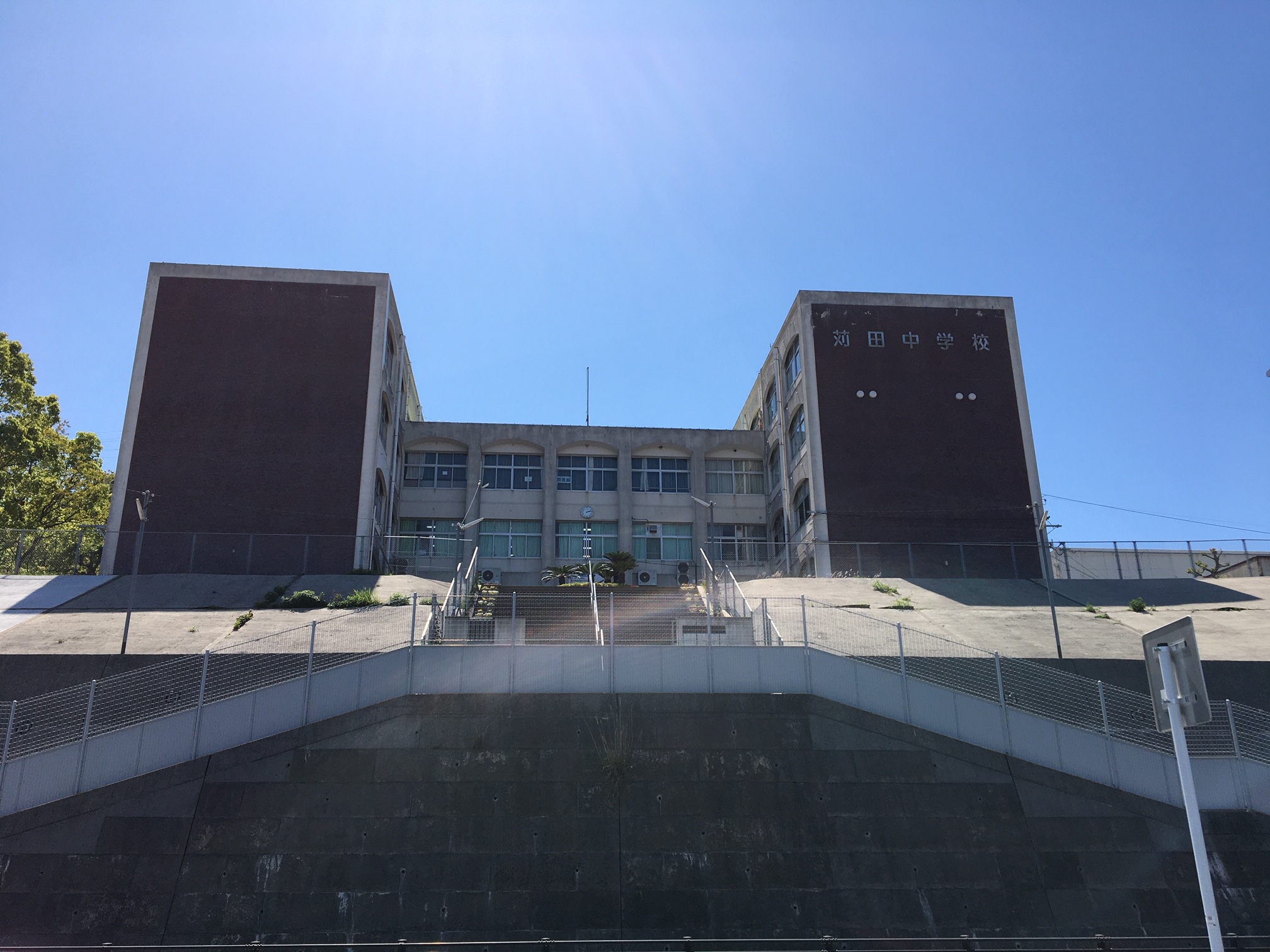 苅田町若久町2丁目（UF）中古戸建 中学校