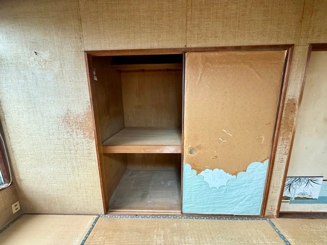 八幡西区塔野3丁目　(UF)　中古戸建 内観写真（収納）
