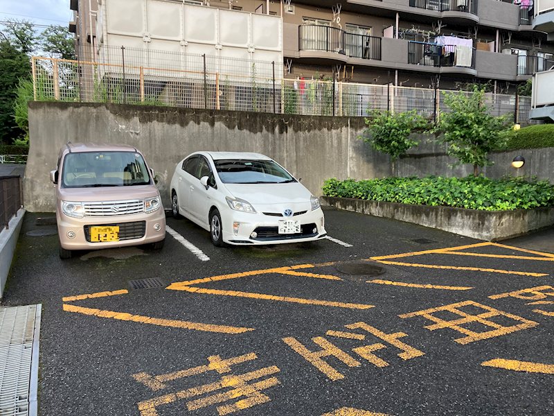 ライオンズヴィアーレ大和桜ヶ丘 共用部写真（駐車場）
