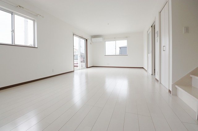 総社市井尻野　中古住宅　2018年築 内観写真（リビング）