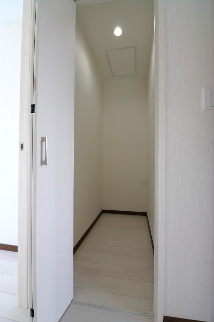 総社市井尻野　中古住宅　2018年築 内観写真（収納）