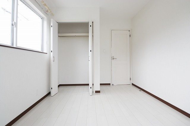 総社市井尻野　中古住宅　2018年築 内観写真（リビング以外の居室）